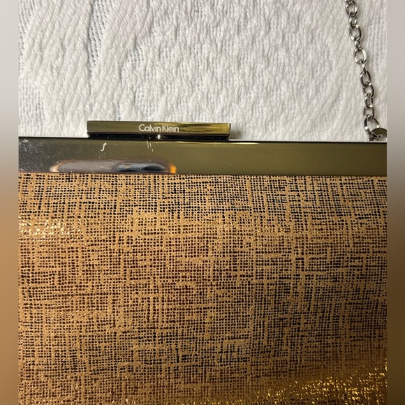 Calvin Klein Chic Gold Evening Clutch, with chain, snap closure, mirror included - Picture 2 of 9